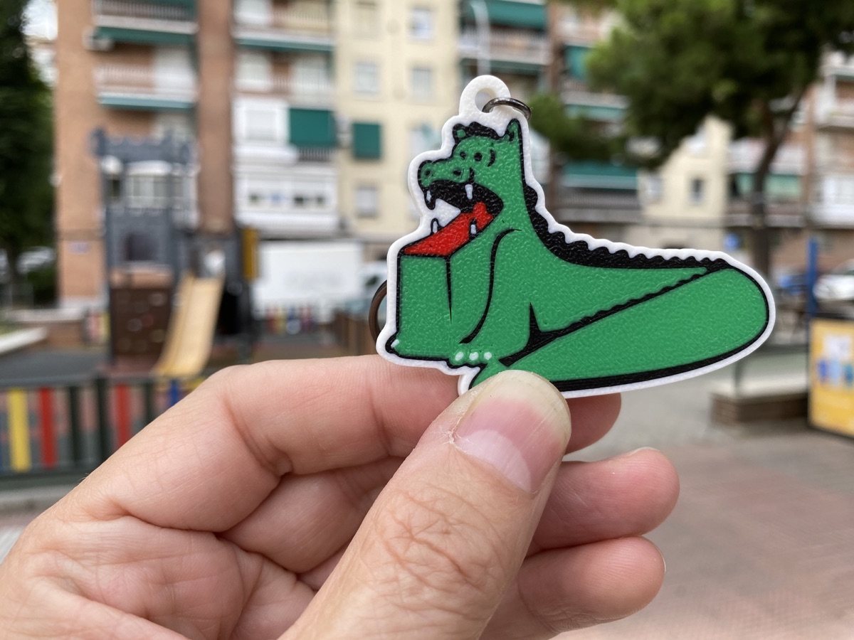 Llavero de Elipón con La Elipa al fondo